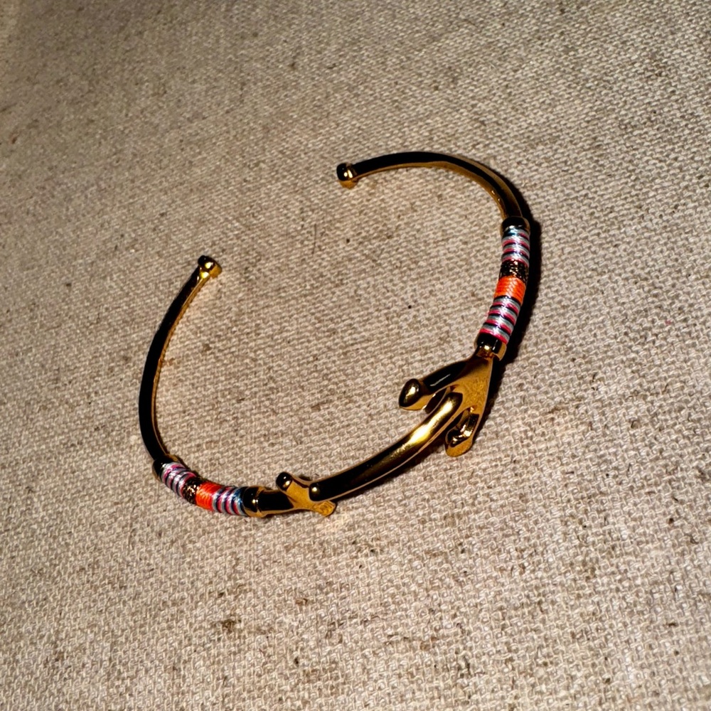 Chic Gold-Tone Bracelet with Multicolor Accents